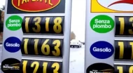 Carburanti, se è vero che il prezzo della benzina è sceso vediamo quanto possiamo risparmiare